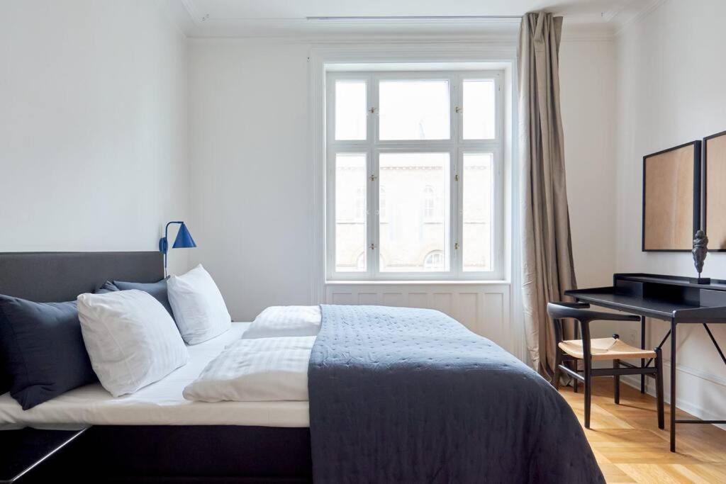 Spacious 3 Bedroom Manor Flat Next To Tivoli Copenaghen Esterno foto