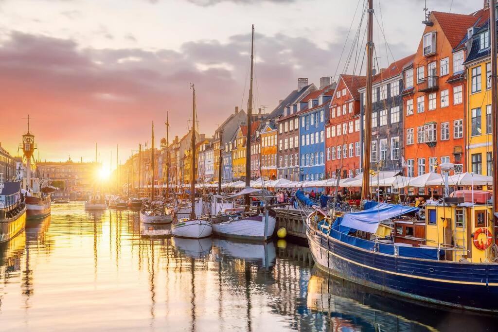Spacious 3 Bedroom Manor Flat Next To Tivoli Copenaghen Esterno foto