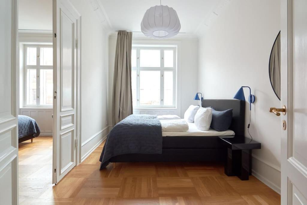 Spacious 3 Bedroom Manor Flat Next To Tivoli Copenaghen Esterno foto