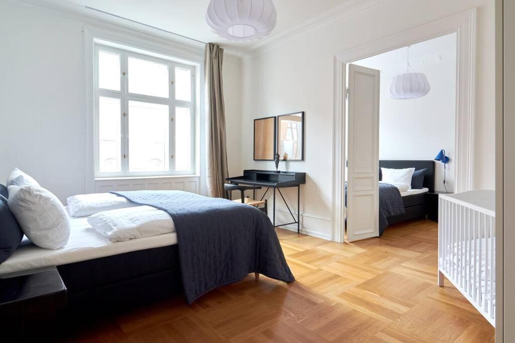 Spacious 3 Bedroom Manor Flat Next To Tivoli Copenaghen Esterno foto